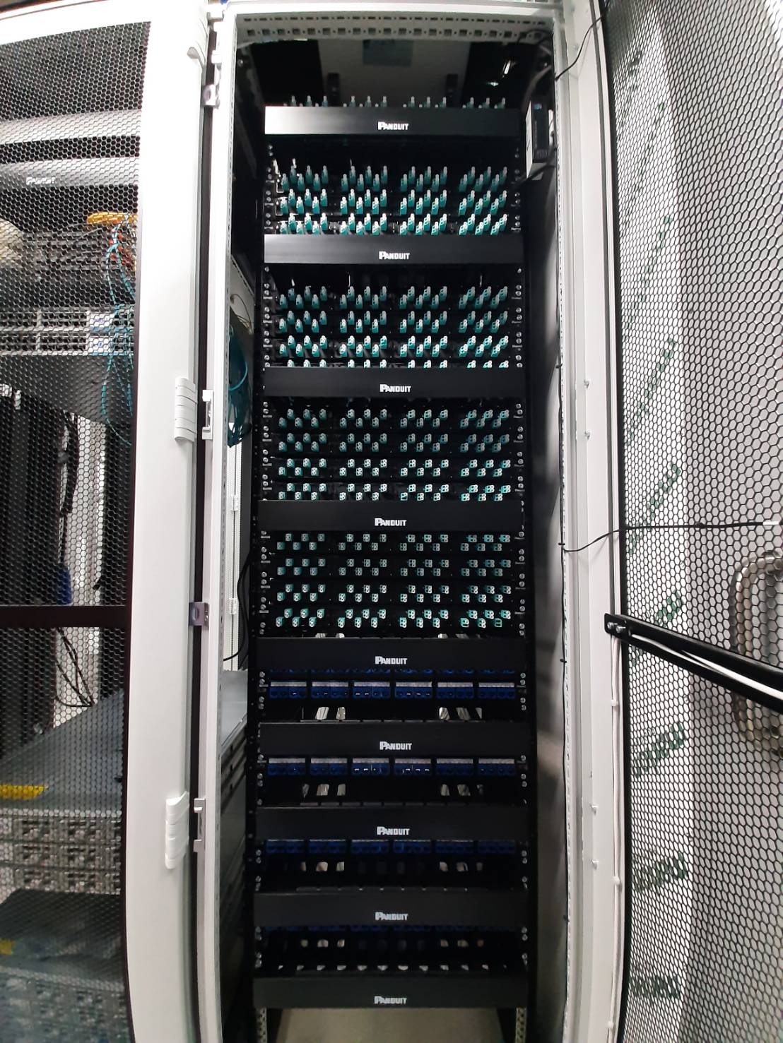 ตัวอย่างตู้ Rack และห้อง Server